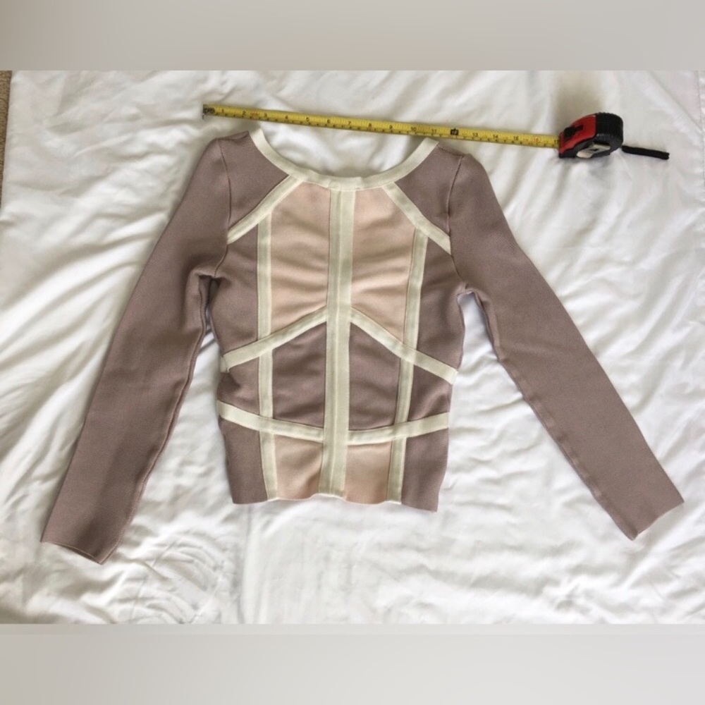 EUC 90’s beautiful Bebe thick multicolored zip up vneck long sleeve top. - Picture 2 of 7